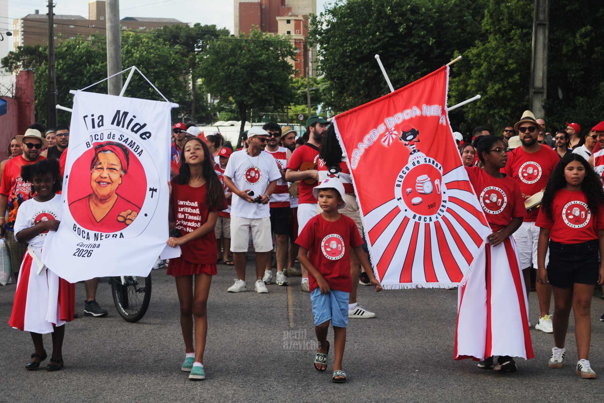 Boca Negra encerra o Carnaval em Curitiba e homenageia Tia Mide em cortejo de 2026